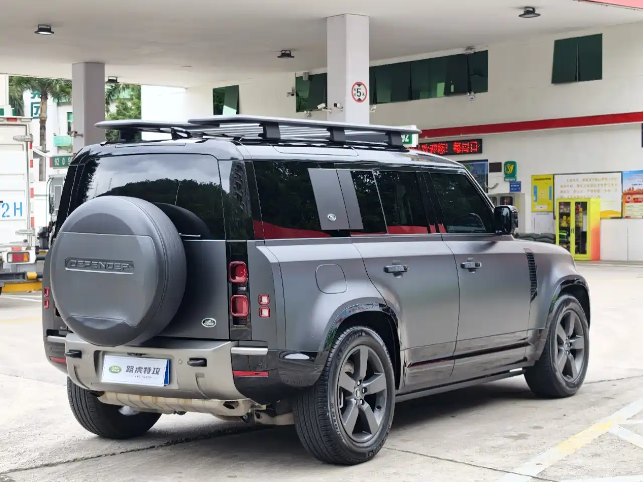 Land Rover Defender 2023 Model 110 3.0T P400 X-DYNAMIC HSE фото 14