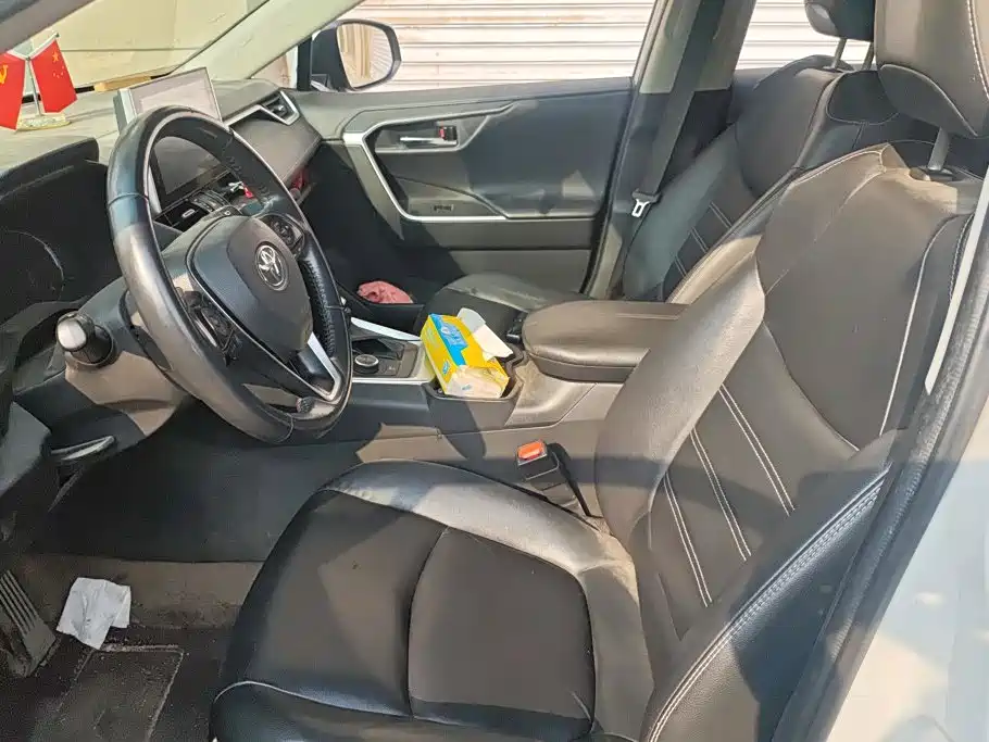 Фото 9 - Toyota RAV4