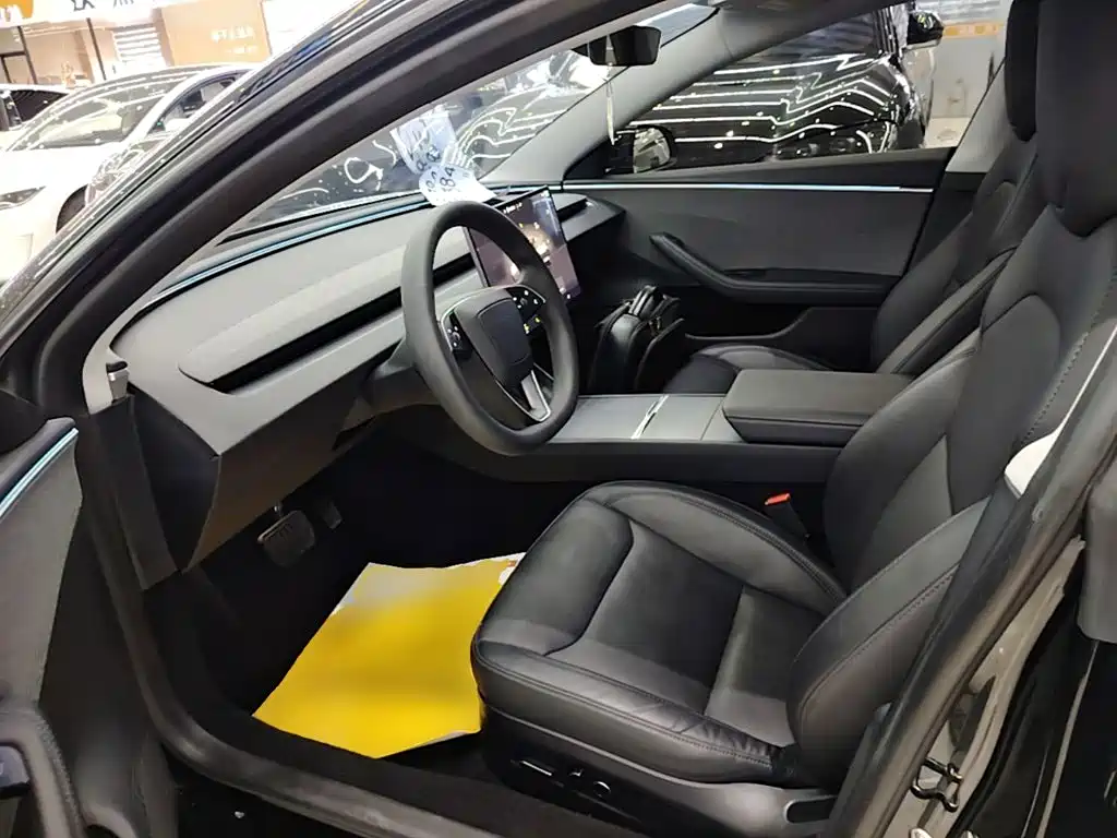 Фото 15 - Tesla Model 3
