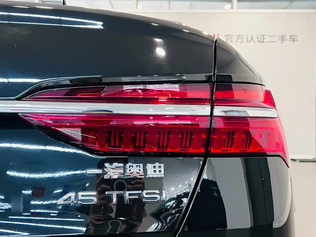 Фото 14 - Audi A6L