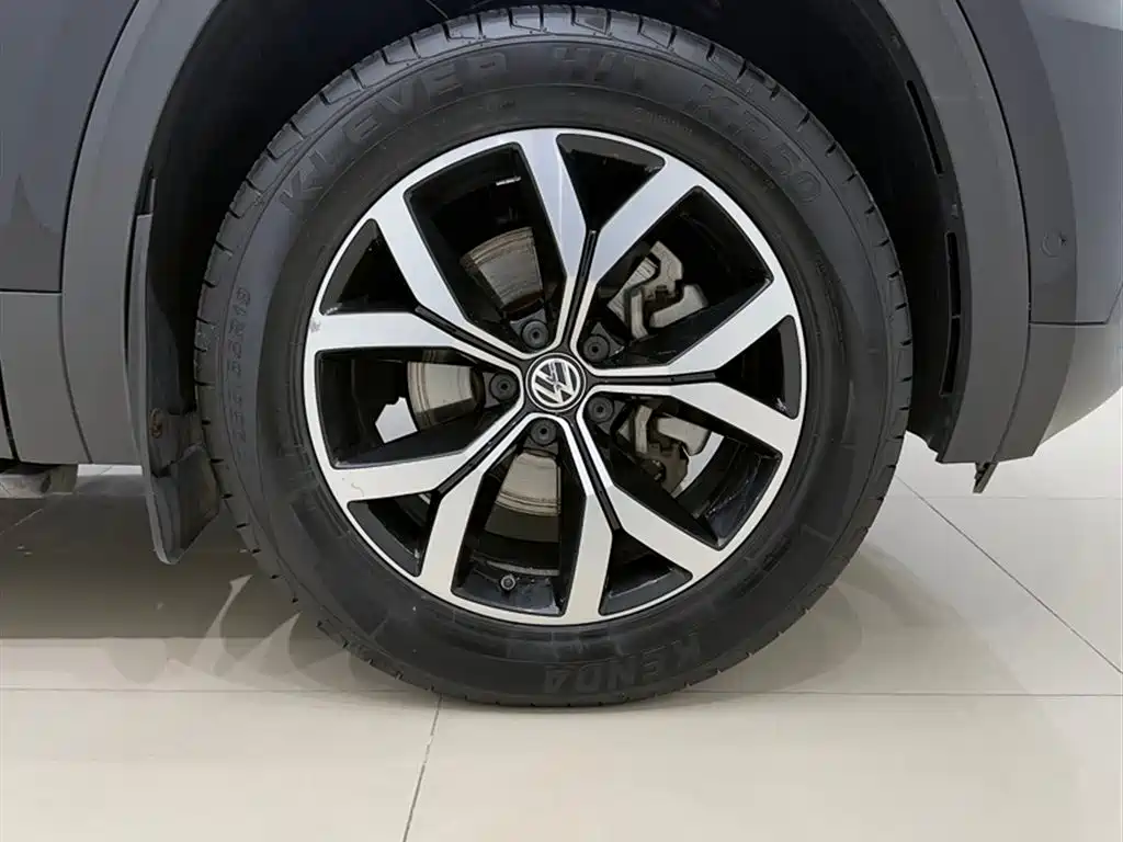 Volkswagen Teramont 2019 380TSI 4WD Luxury Edition China VI фото 13