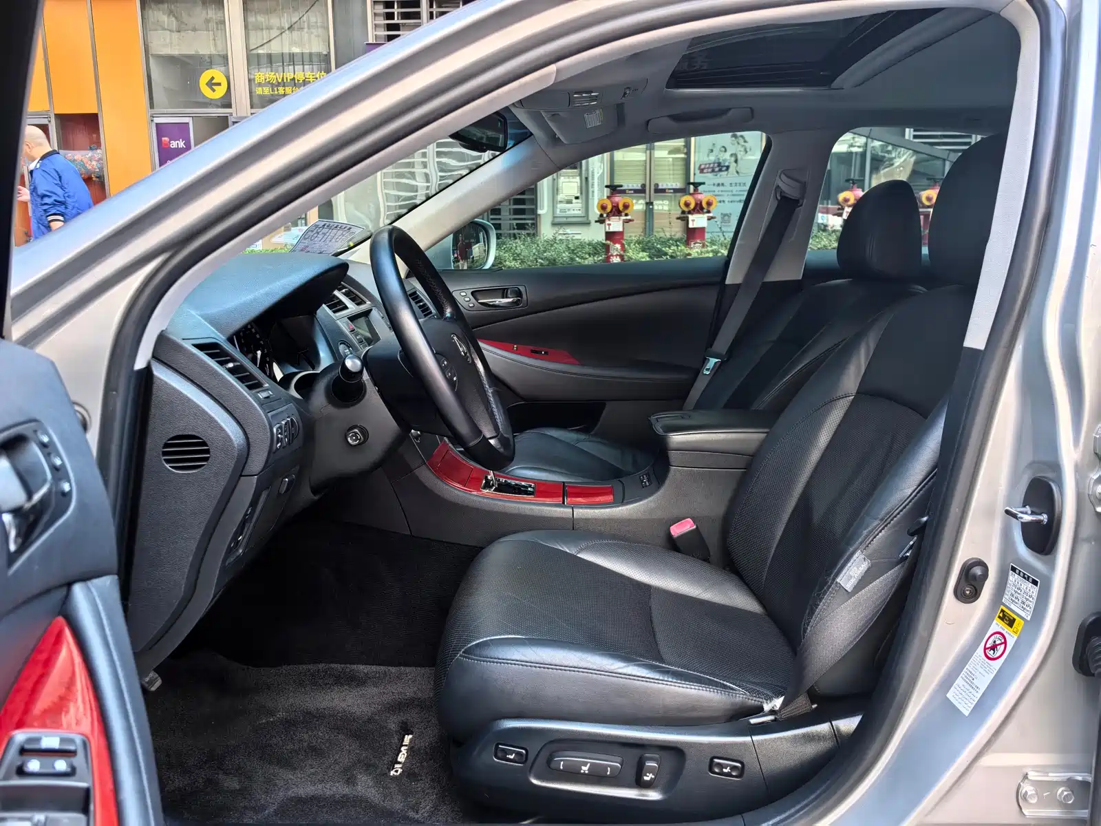 Фото 20 - Lexus ES
