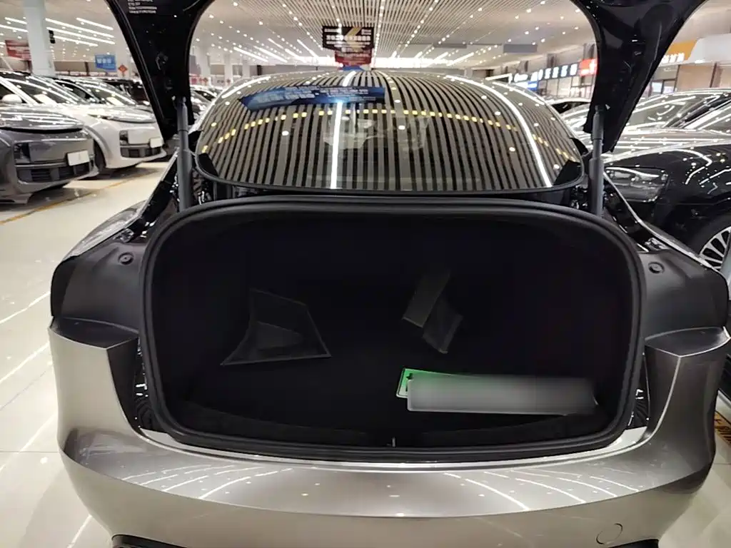 Фото 19 - Tesla Model 3