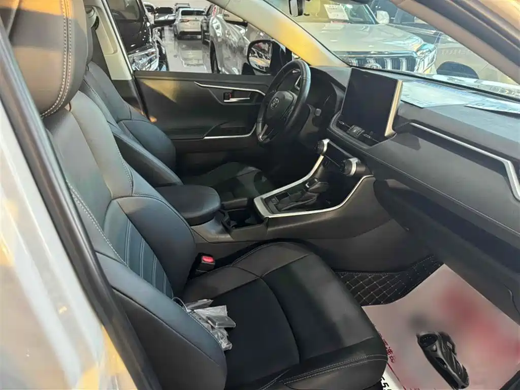 Toyota Wildlander 2020 Dual Engine 2.5L E-CVT FWD Luxury фото 13