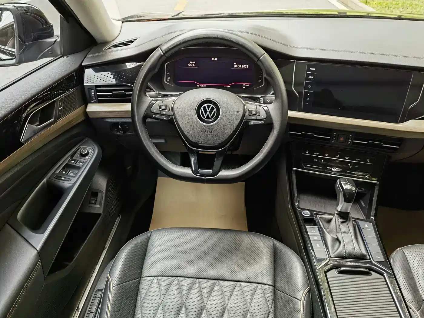Volkswagen Passat 2022 330TSI Luxury Edition фото 9