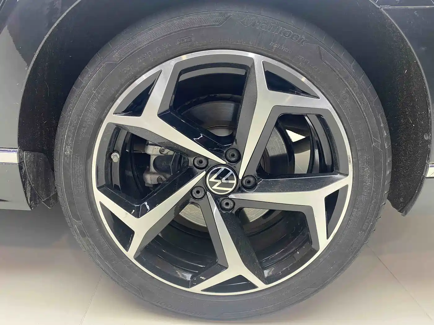 Volkswagen Magotan 2023 Model 2 Million Commemorative Edition 330TSI DSG Luxury фото 19