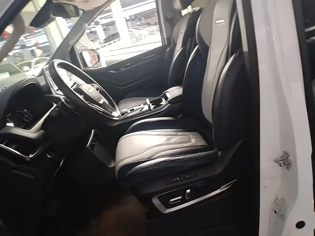 SAIC Maxus Maxus G20 2021 PLUS 2.0T Gasoline Automatic Elegance Edition фото 15