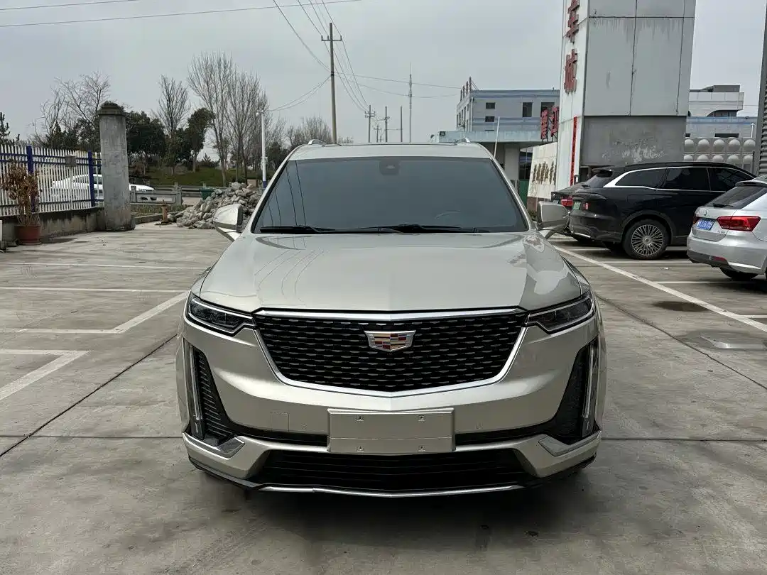 CADILLAC XT6