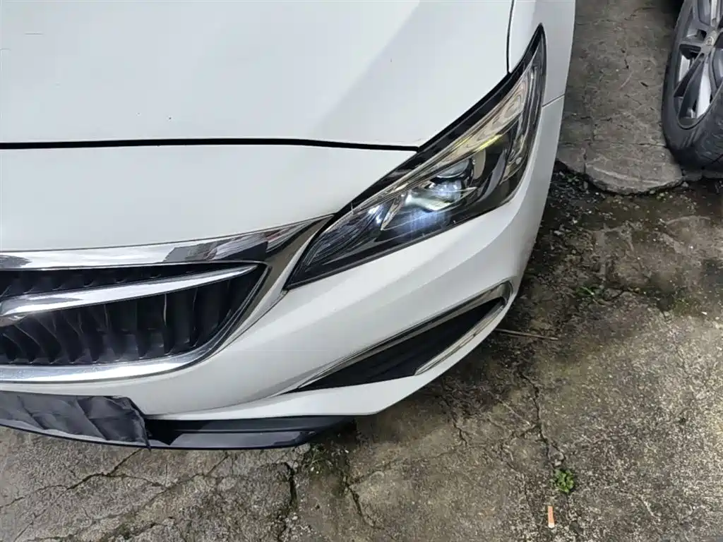Buick Verano 2018 Sedan 20T Dual Clutch Leading фото 24