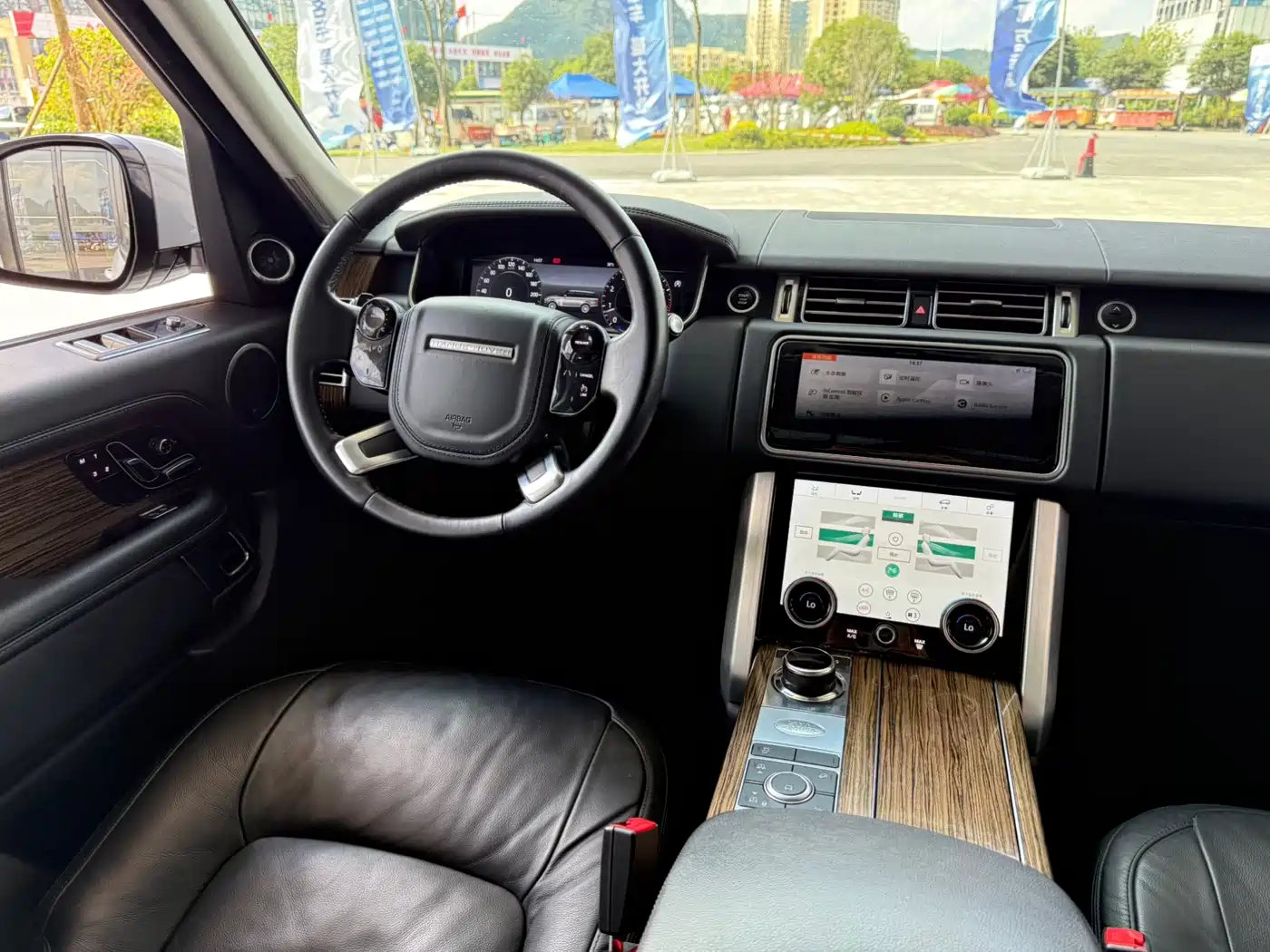 Land Rover Range Rover 2018 3.0 SC V6 Golden Age Edition фото 10