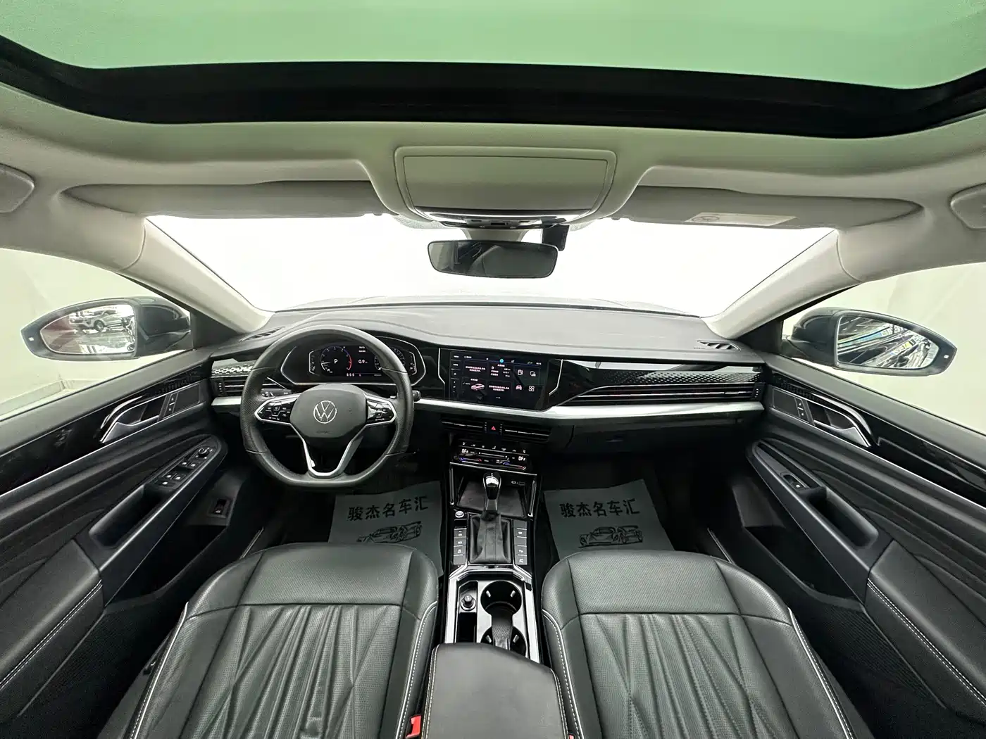 Volkswagen Passat 2023 330TSI Starlight Premium Edition фото 5