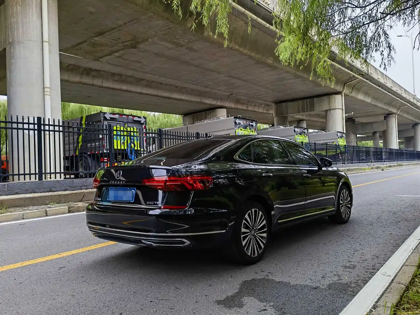 Volkswagen Passat 2022 330TSI Luxury Edition фото 6