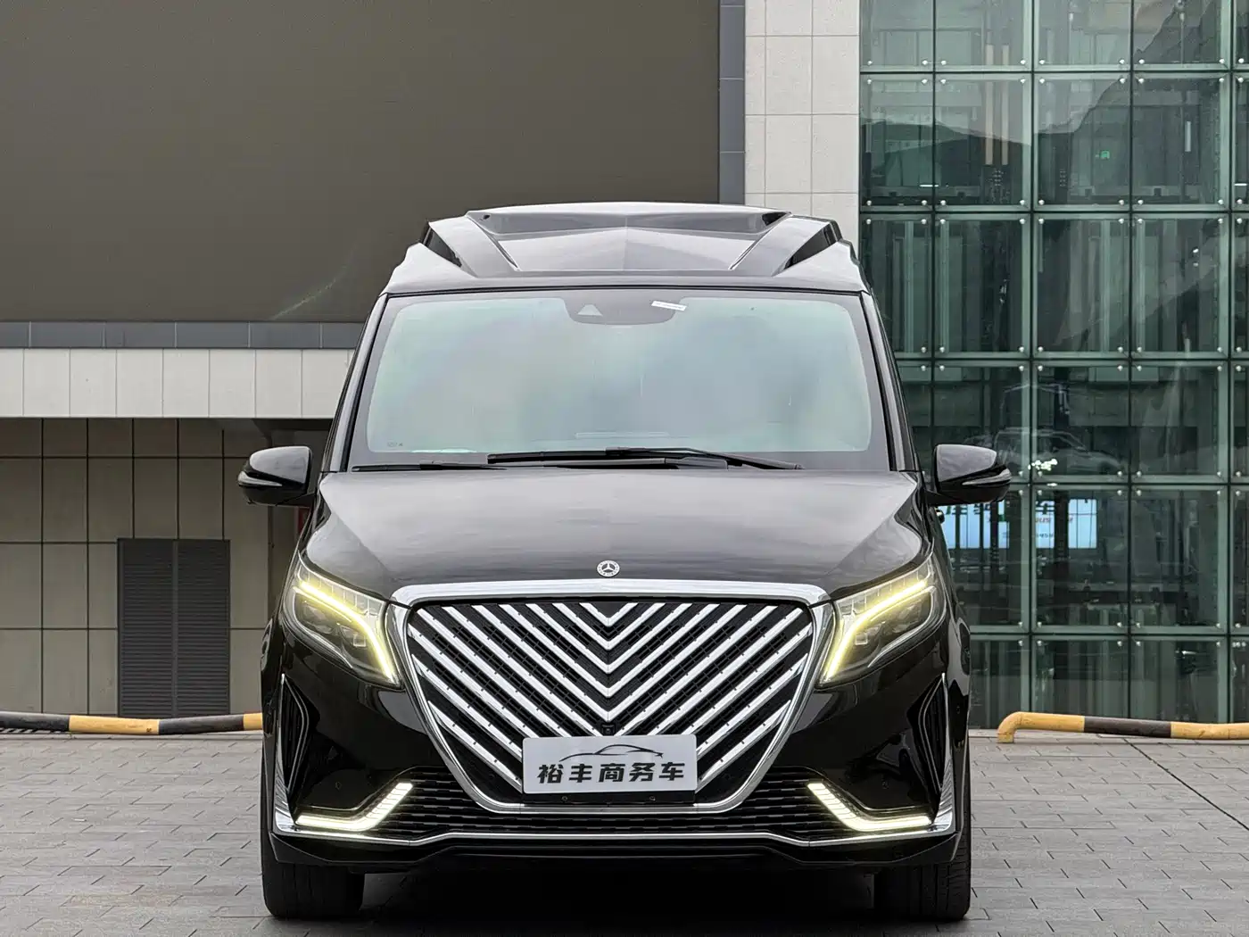 Mercedes-Benz V-Class 2022 V 260 L Long Wheelbase Luxury Edition фото 2