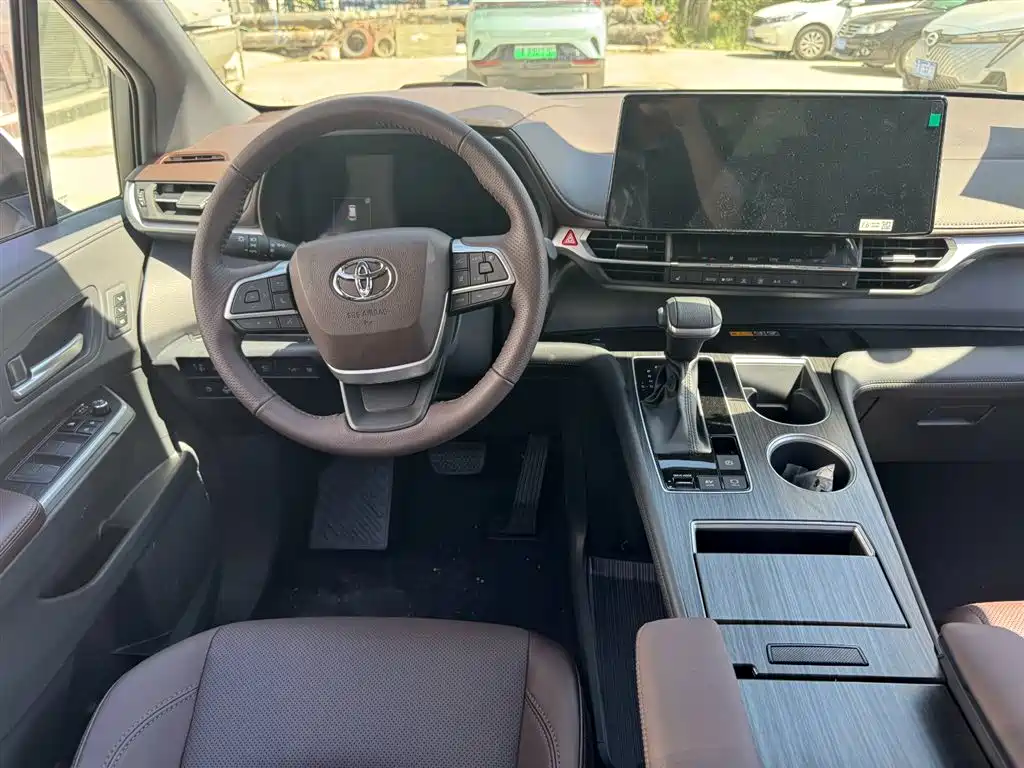 Toyota Granvia 2026 Model 2.5L Hybrid Prestige PLUS AWD Trim фото 10