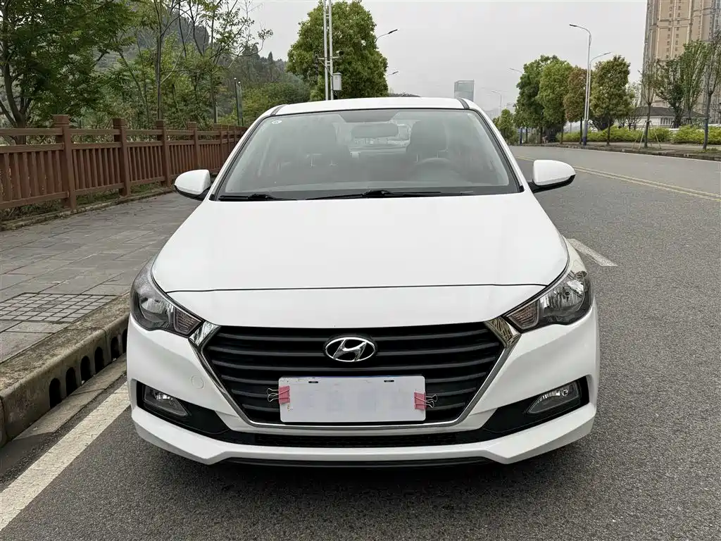 Hyundai Verna 2016 1.4L Automatic Cool Edition GLS фото 2