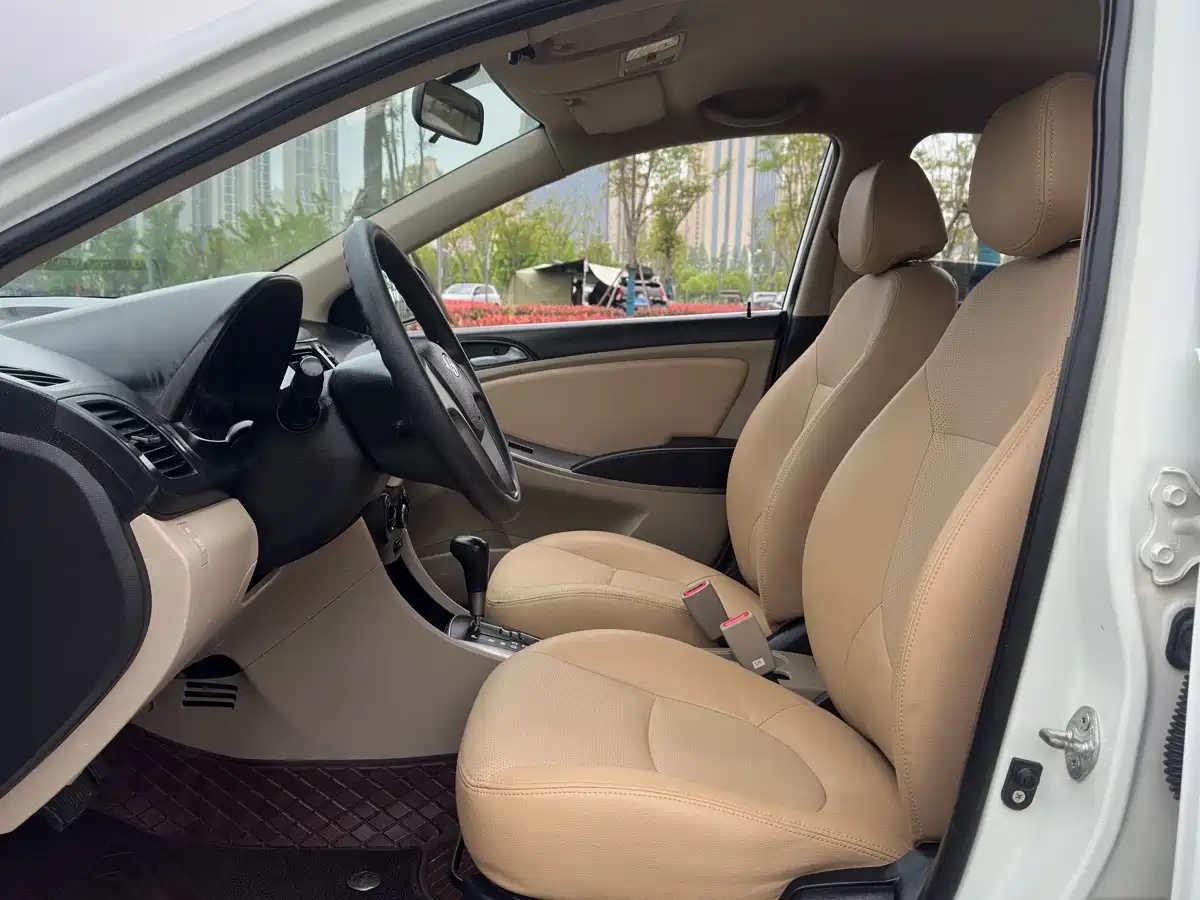 Hyundai Verna 2014 1.4L Automatic Smart GLS фото 16