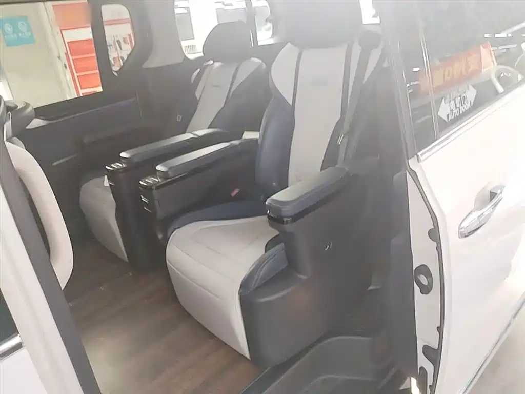 SAIC Maxus Maxus G20 2021 PLUS 2.0T Gasoline Automatic Elegance Edition фото 17