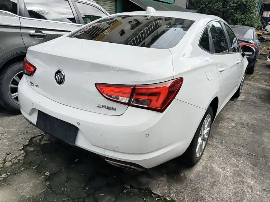 Buick Verano 2018 Sedan 20T Dual Clutch Leading фото 7