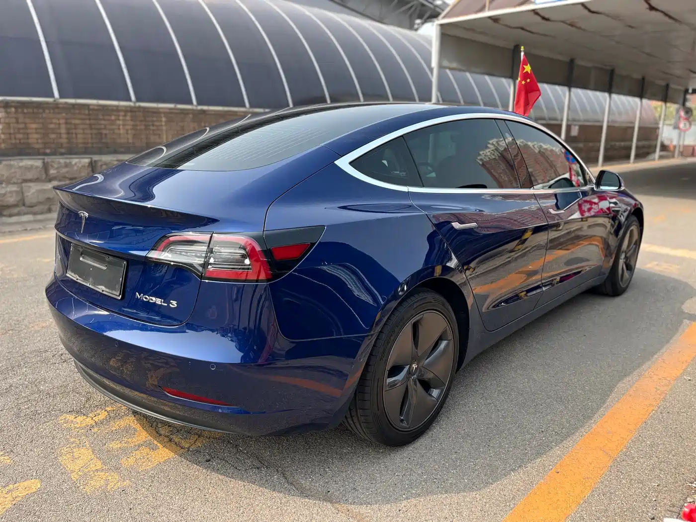 TESLA MODEL 3