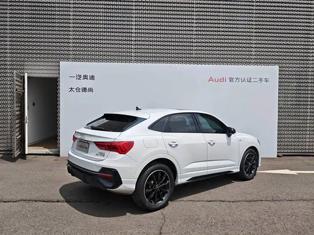 Audi Q3 Sportback 2022 40 TFSI Fashion фото 3