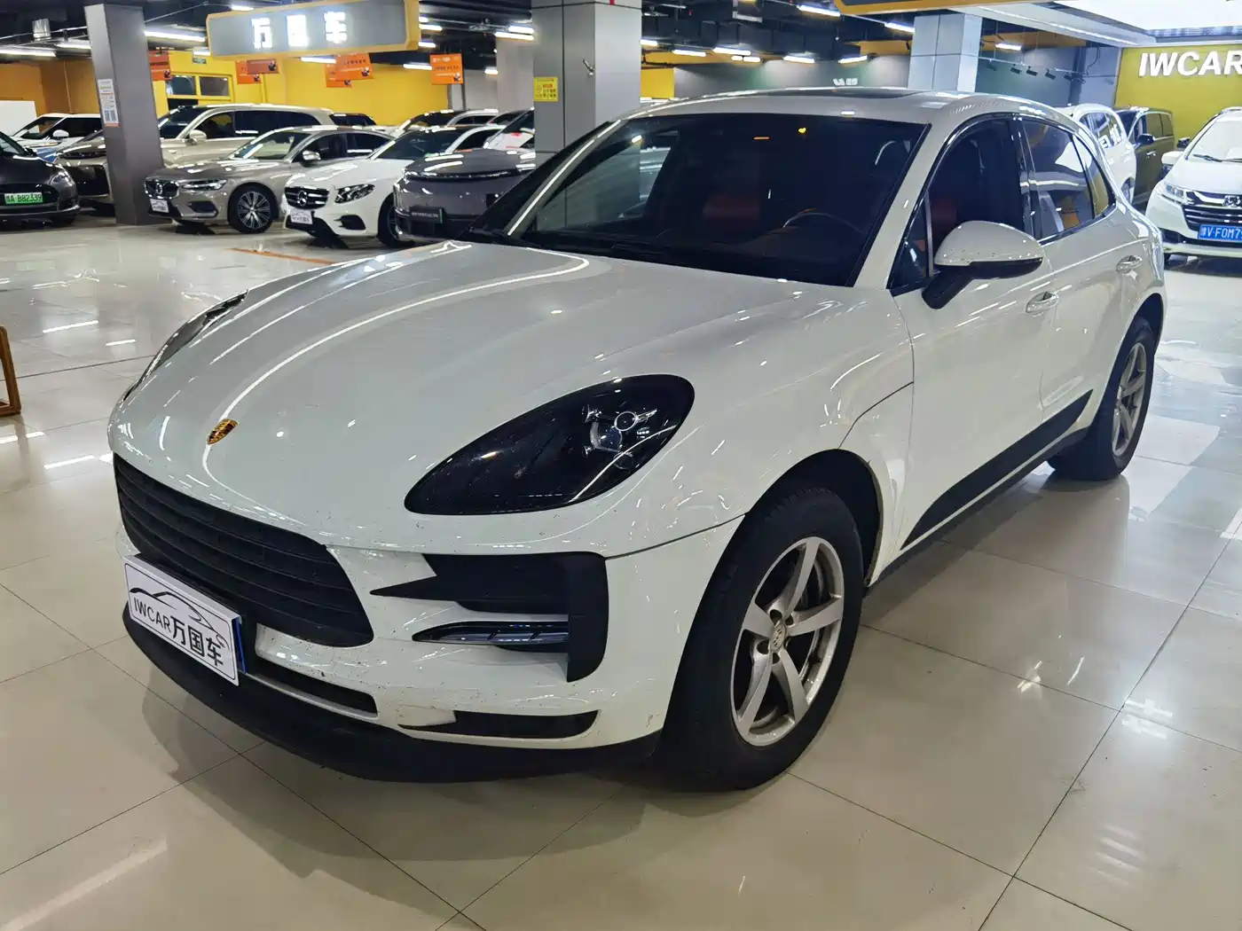 Фото 1 - Porsche Macan