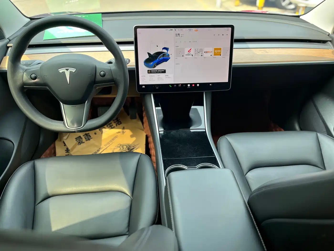 TESLA MODEL 3