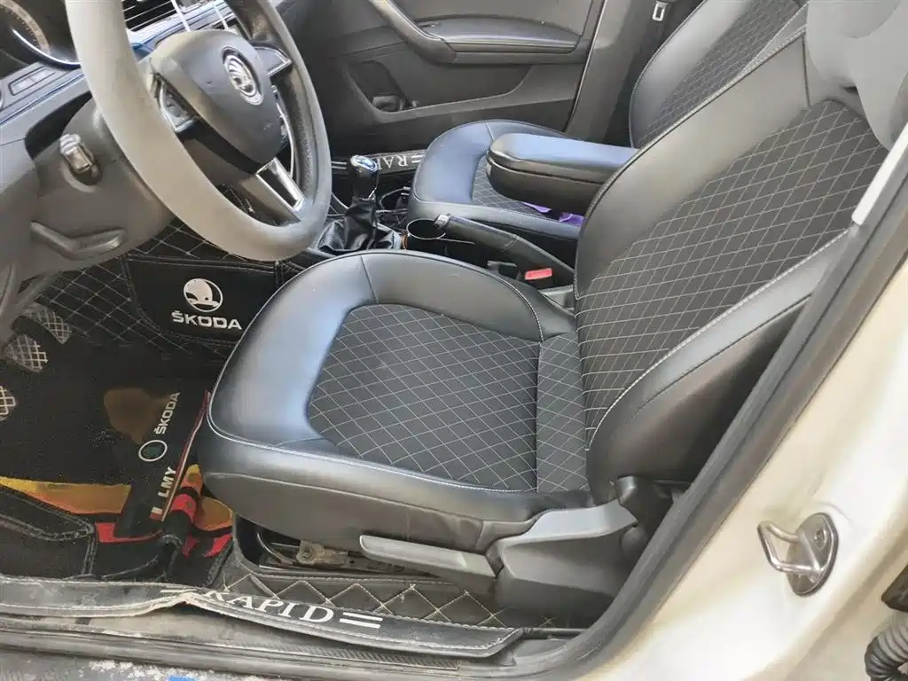 Škoda Skoda Rapid Spaceback 2018 1.6L Manual Comfort фото 6