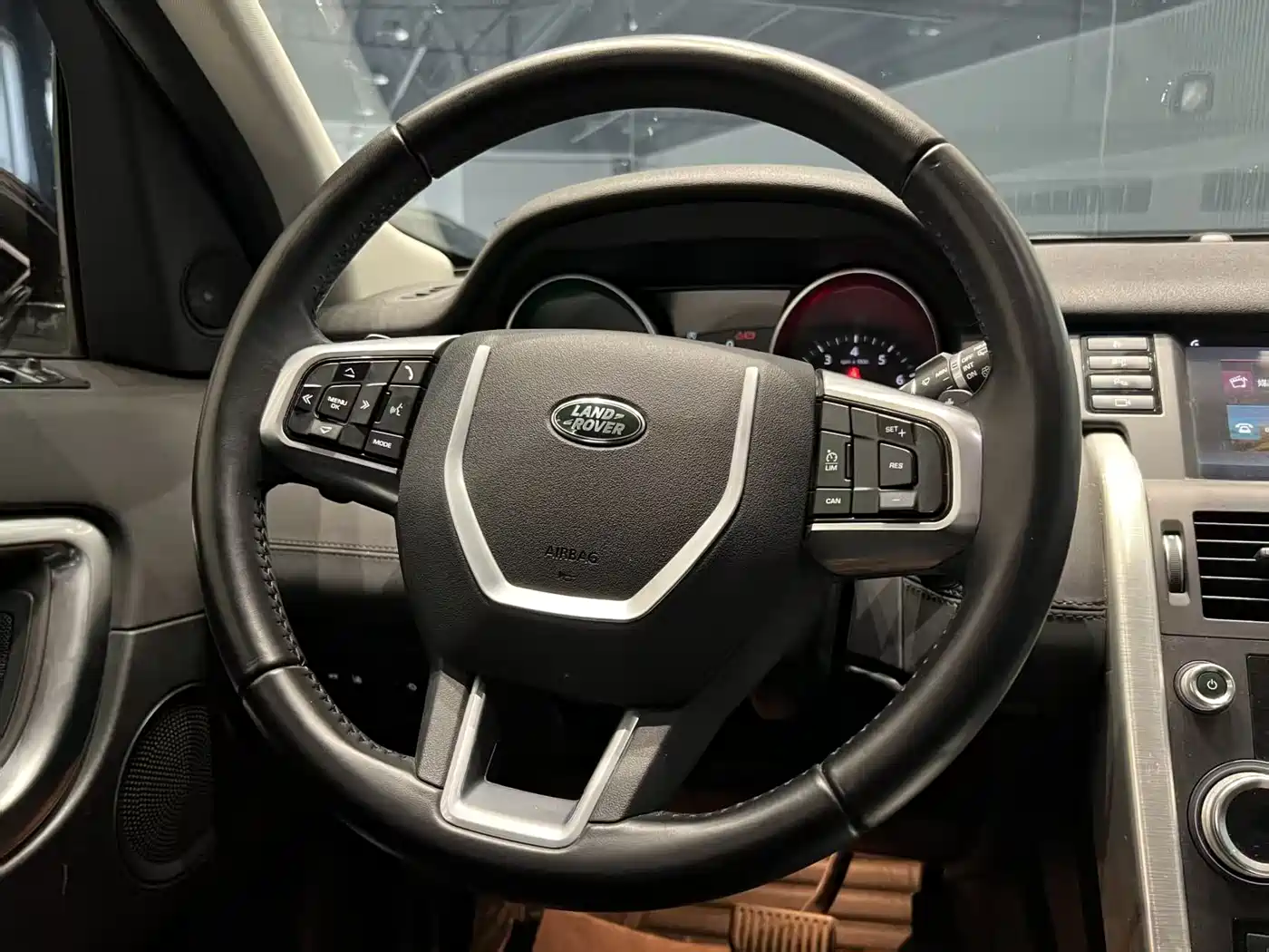Land Rover Discovery Sport 2018 240PS SE Edition фото 9