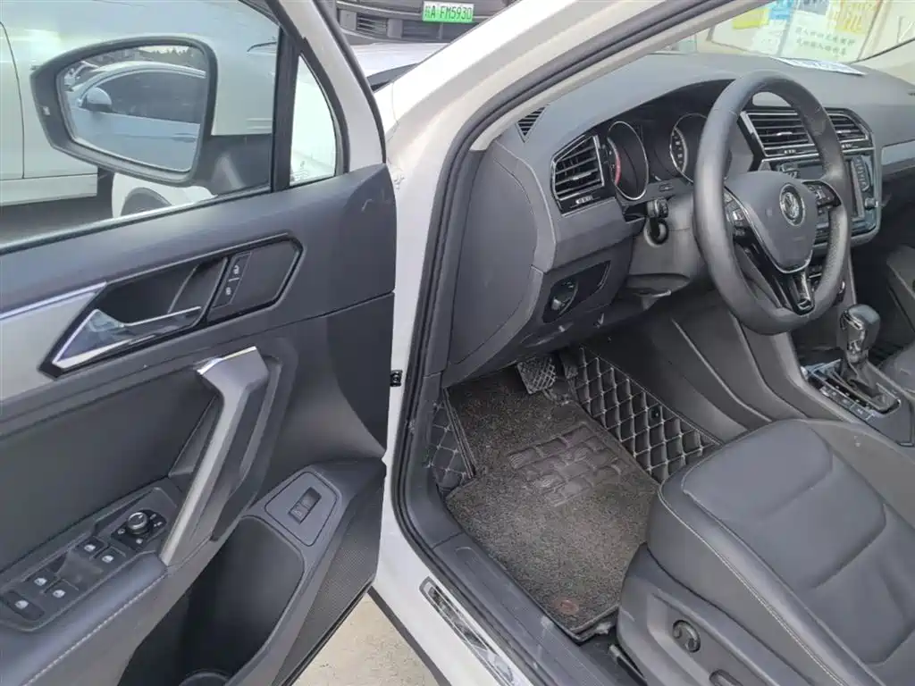 Volkswagen Tiguan L 2017 380TSI Automatic 4WD Luxury Edition фото 16