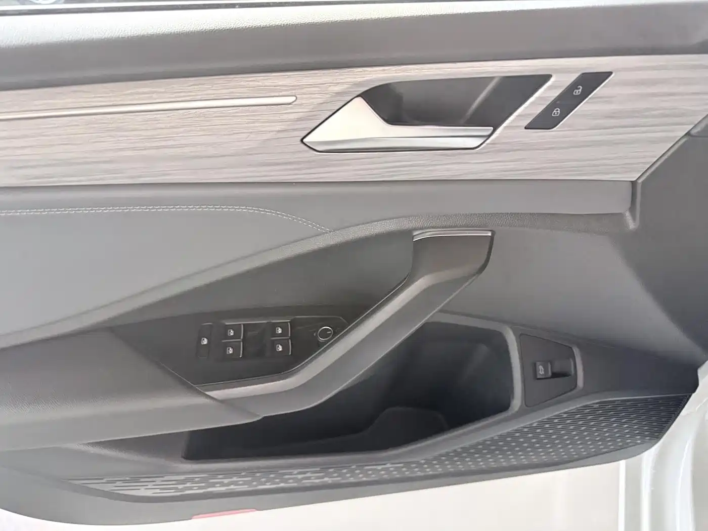 Volkswagen Sagitar 2023 300TSI DSG Excellence Edition фото 8