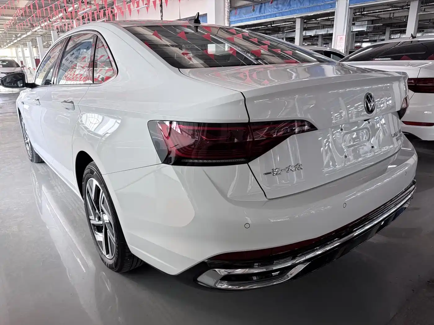 Volkswagen Sagitar 2023 300TSI DSG Excellence Edition фото 19
