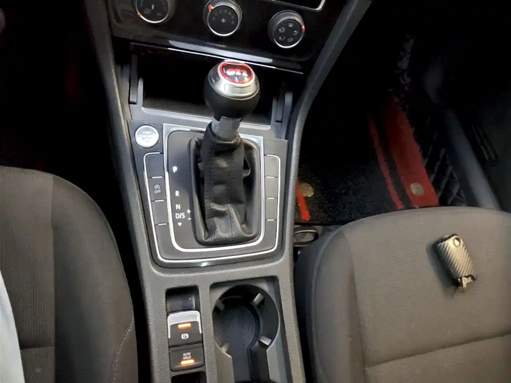 Volkswagen Golf 2020 Beloved Edition 200TSI DSG Comfort Progressive фото 14