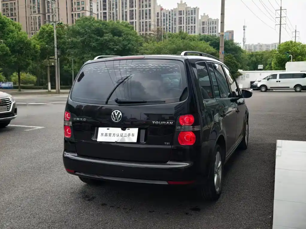 Фото 4 - Volkswagen Touran