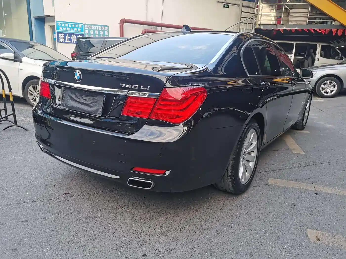 BMW 7 Series 2011 740Li Steinway Limited Edition фото 5