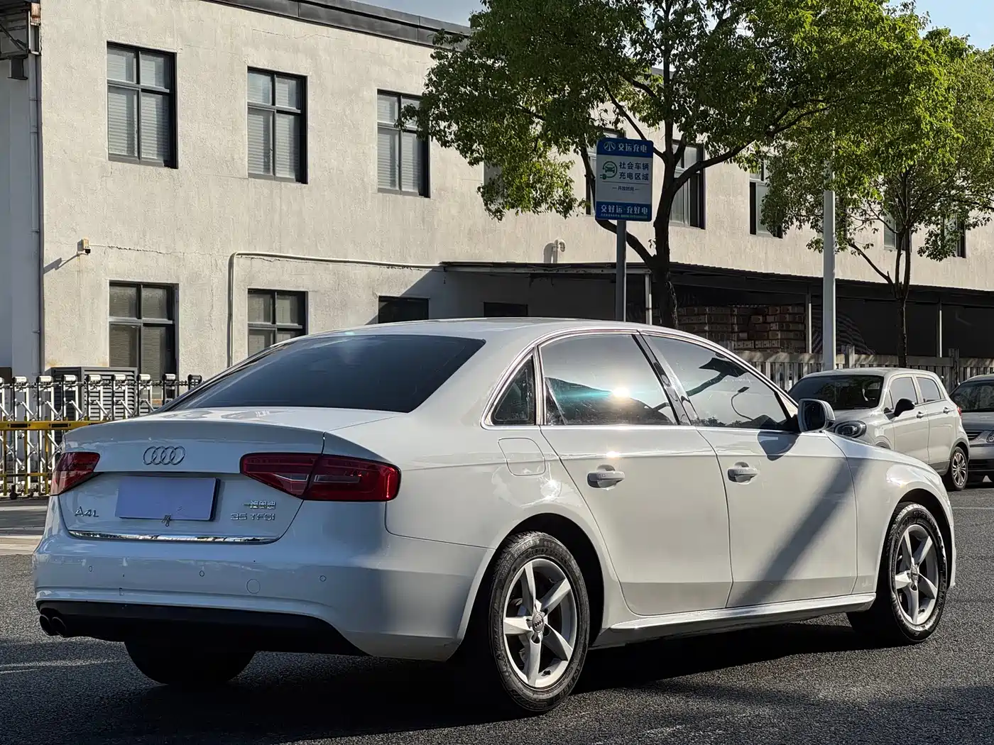 Audi A4L 2013 35 TFSI Automatic Standard фото 4