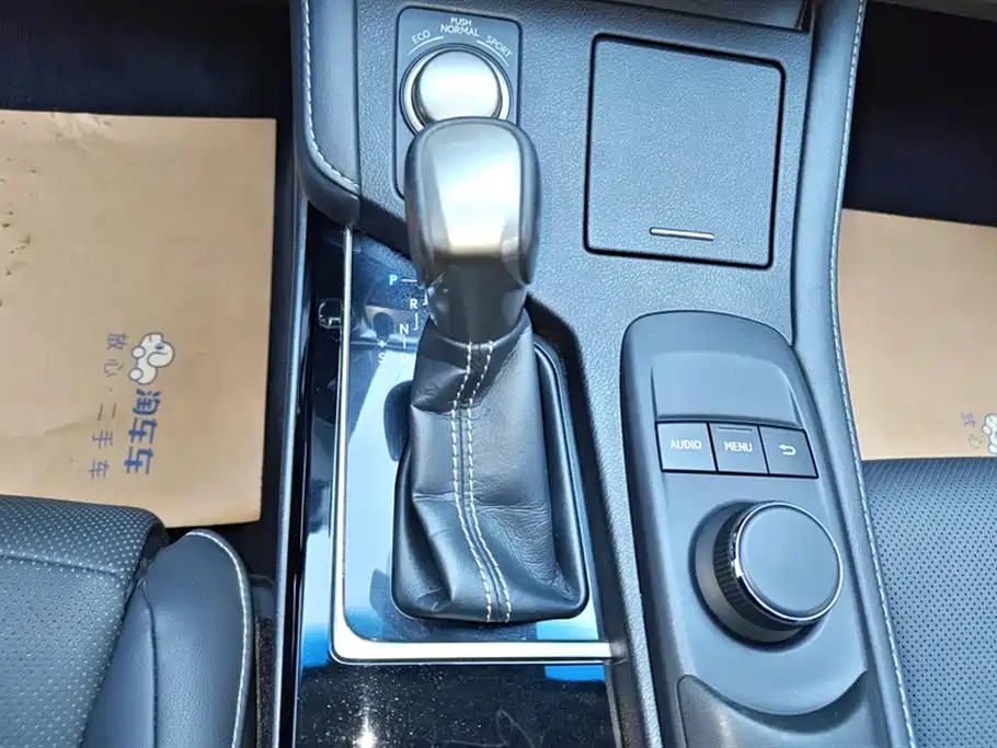 Lexus ES 2015 200 Elite Edition фото 16