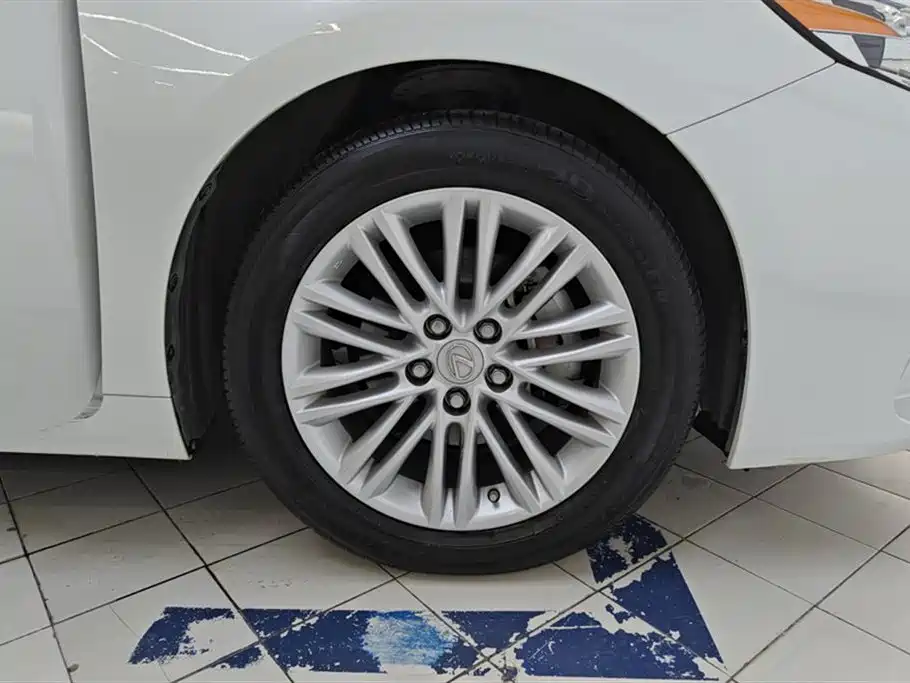 Lexus ES 2015 200 Elite Edition фото 6