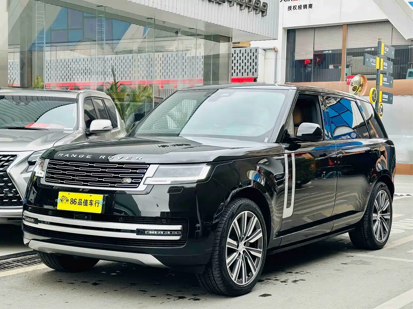 Land Rover Range Rover 2025 3.0 L6 400PS Genesis Extended Wheelbase