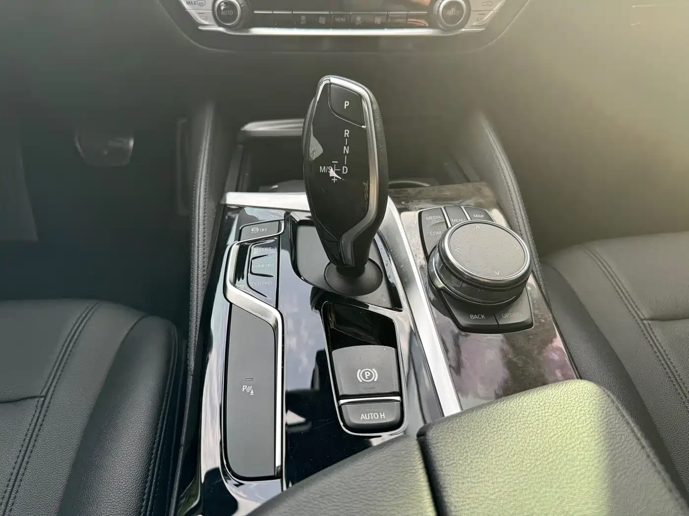 BMW 5 Series 2018 525Li M Sport Package фото 10