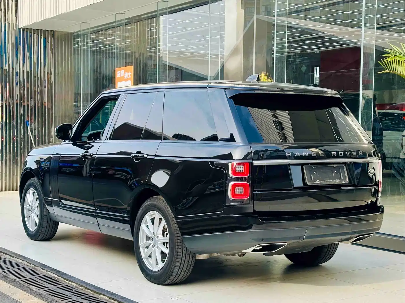 Land Rover Range Rover 2018 3.0 SC V6 Golden Age Edition фото 5