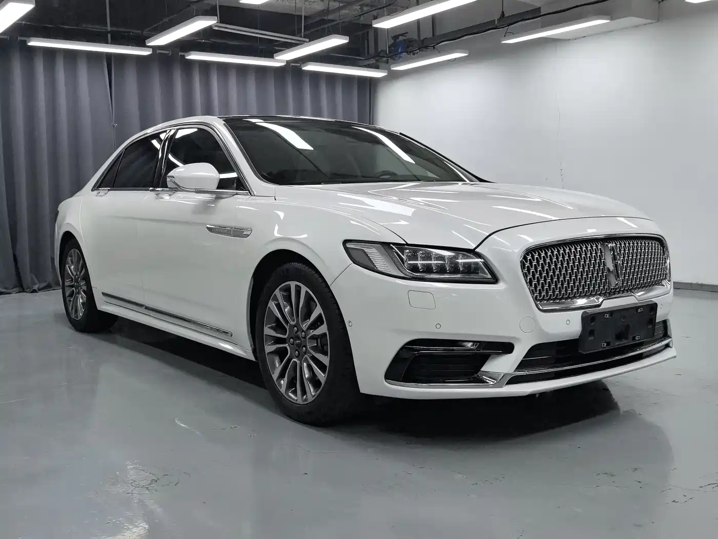 Lincoln Continental 2017 3.0T AWD Prestige Edition фото 3