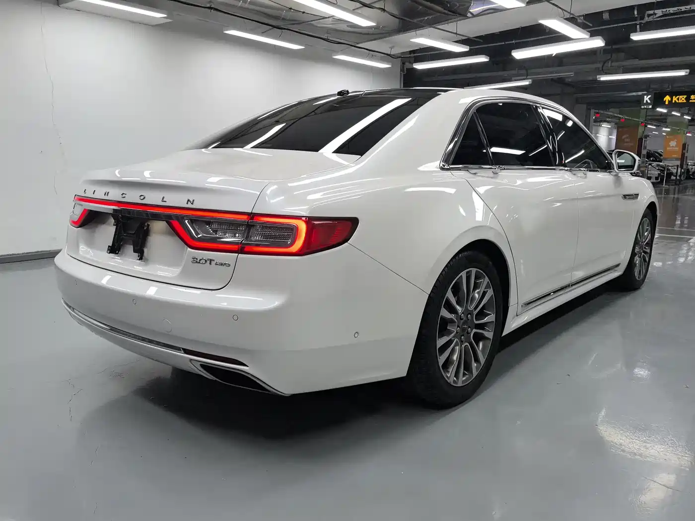 Lincoln Continental 2017 3.0T AWD Prestige Edition фото 16