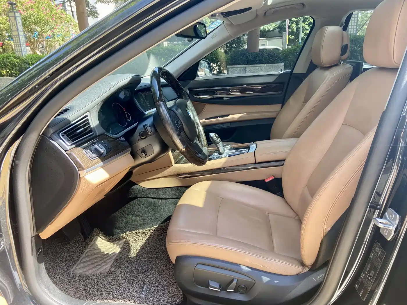 BMW 7 Series 2013 Model 730Li Leading фото 4