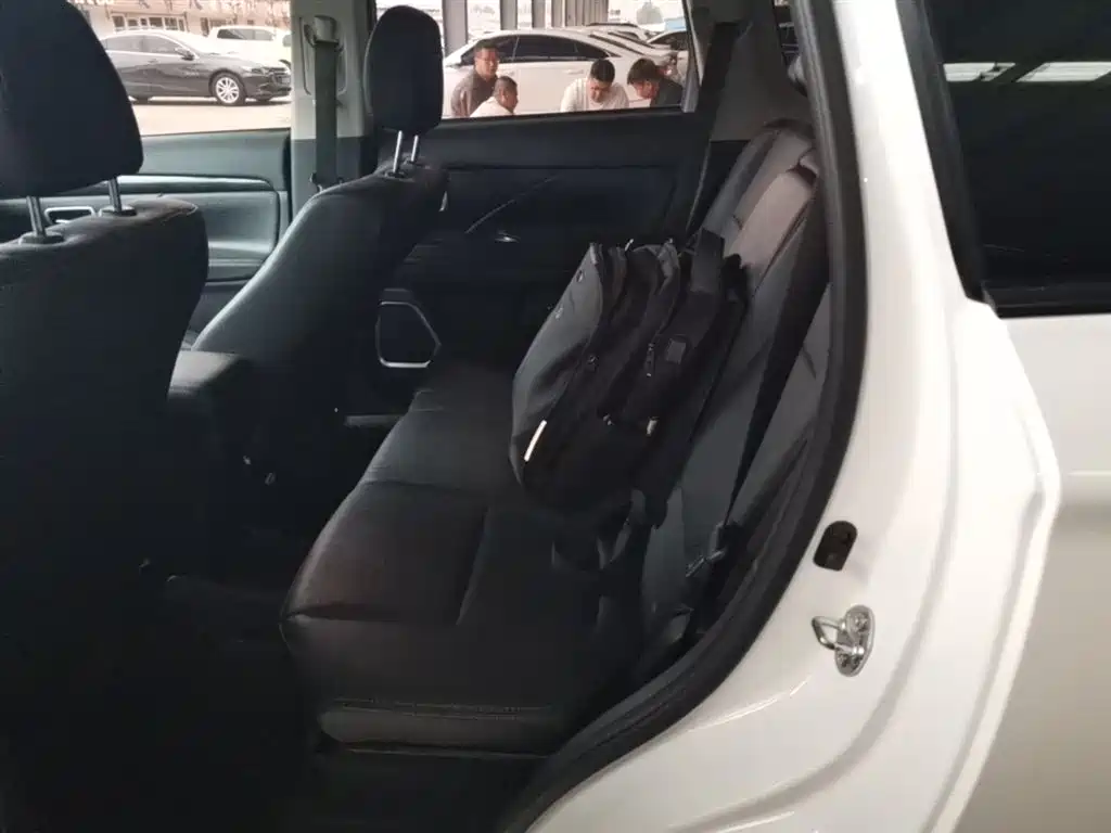 Mitsubishi Outlander 2018 2.0L 2WD Glory Edition 5-seater фото 17