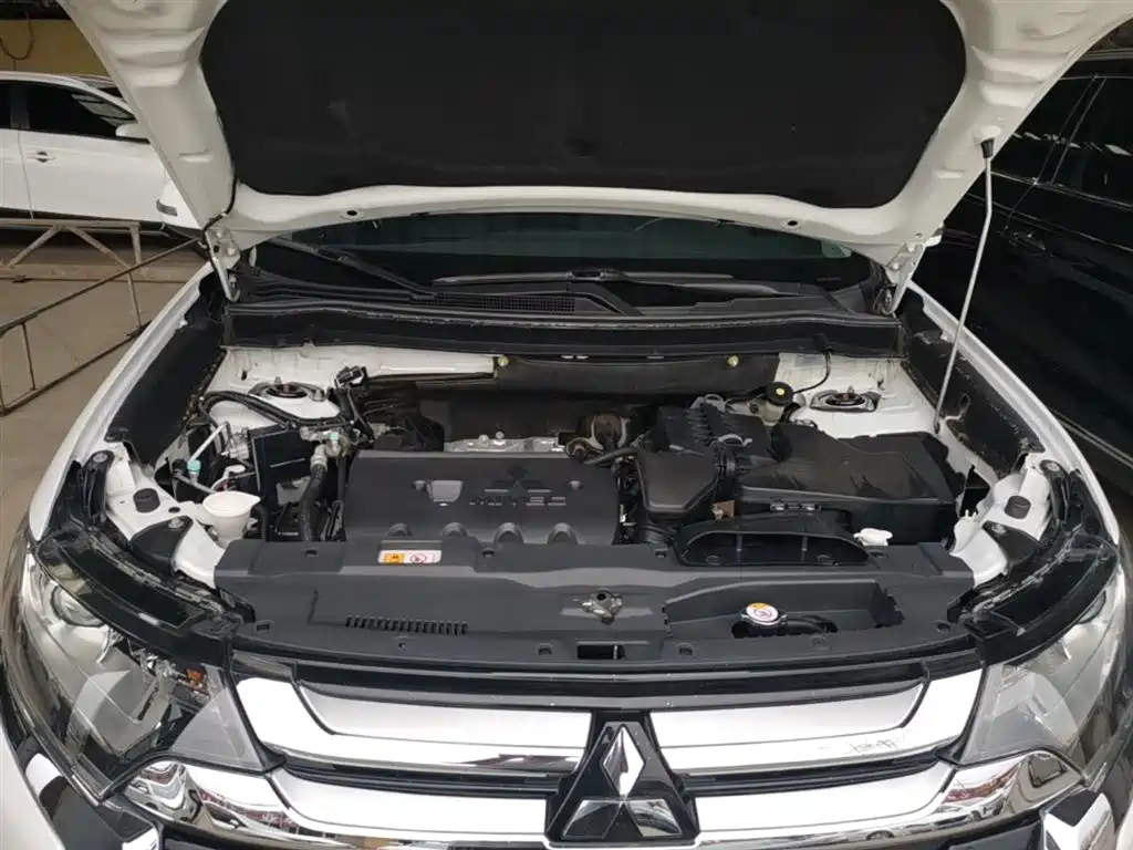 Mitsubishi Outlander 2018 2.0L 2WD Glory Edition 5-seater фото 20