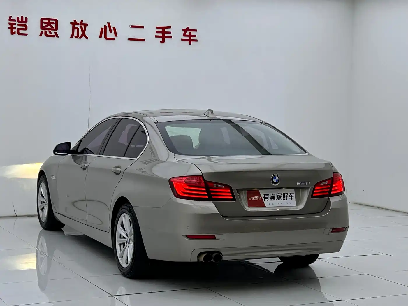 BMW 5 Series (Import) 2014 520i Classic фото 6