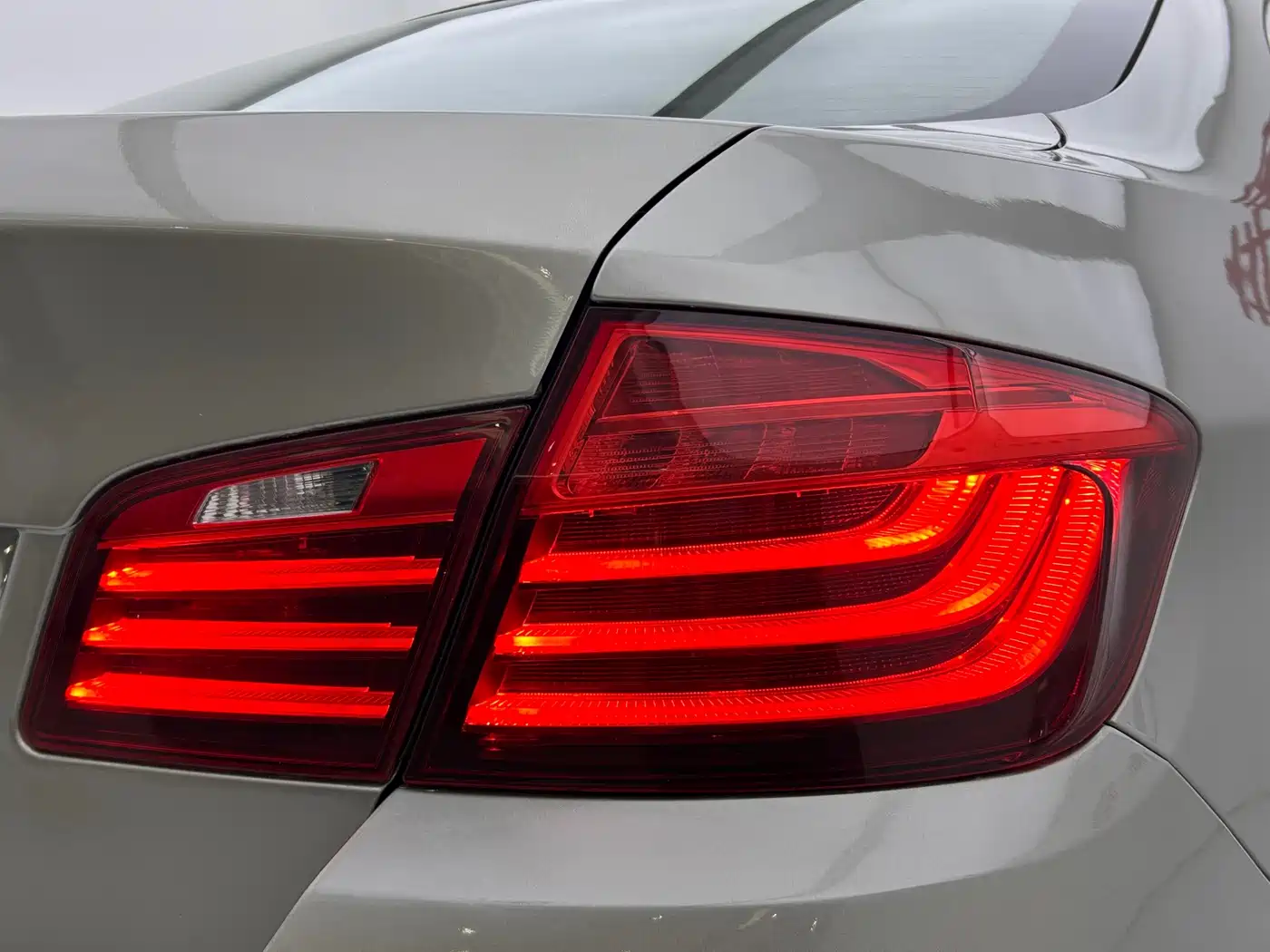 BMW 5 Series (Import) 2014 520i Classic фото 19