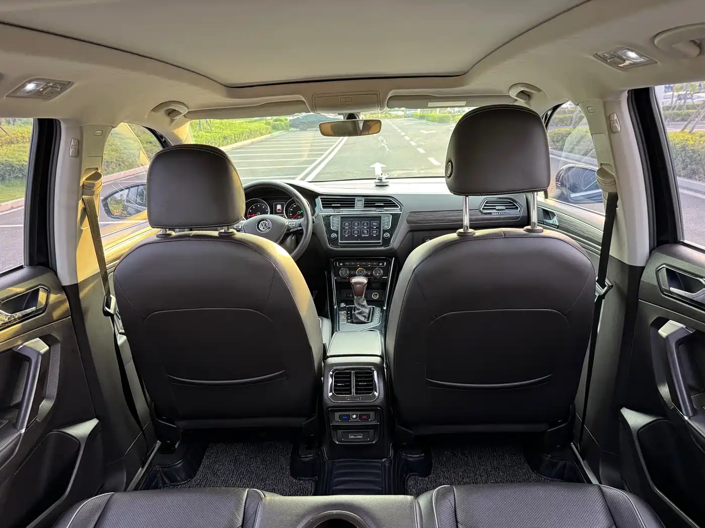 صورة 30 - Volkswagen Tiguan L