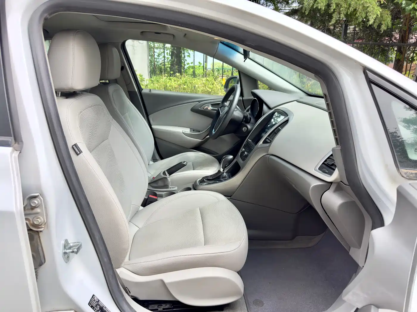 Buick Excelle 2013 Model XT 1.6L Automatic Fashion фото 18
