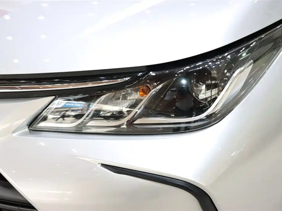 Toyota Corolla 2021 Hybrid 1.8L E-CVT Pioneer Edition фото 7